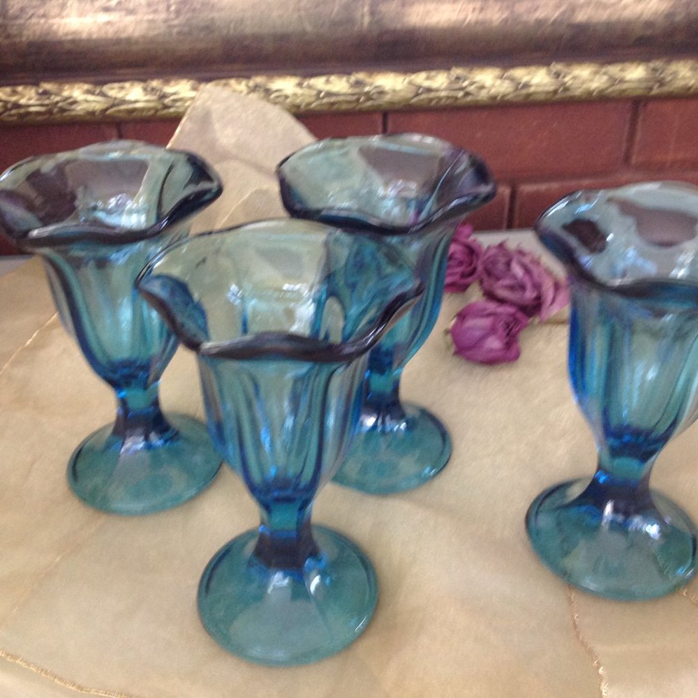 Beautiful Set of 4 Vintage Fluted Blue Glass Parfait, Ice Cream Sundae Dishes